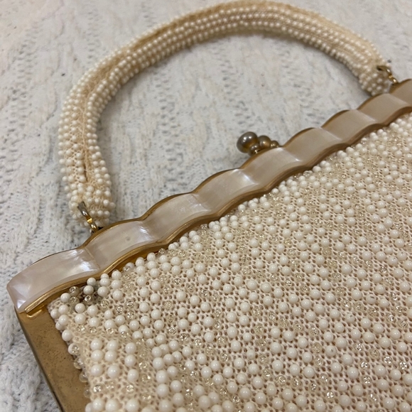 Vintage White Beaded Hand Bag with Mother of Pearl Clasp - Picture 5 of 8